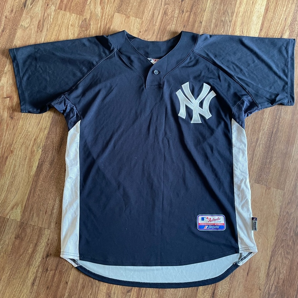 Majestic Athletic NY Yankees Light Weight Short Sleeve Pullover